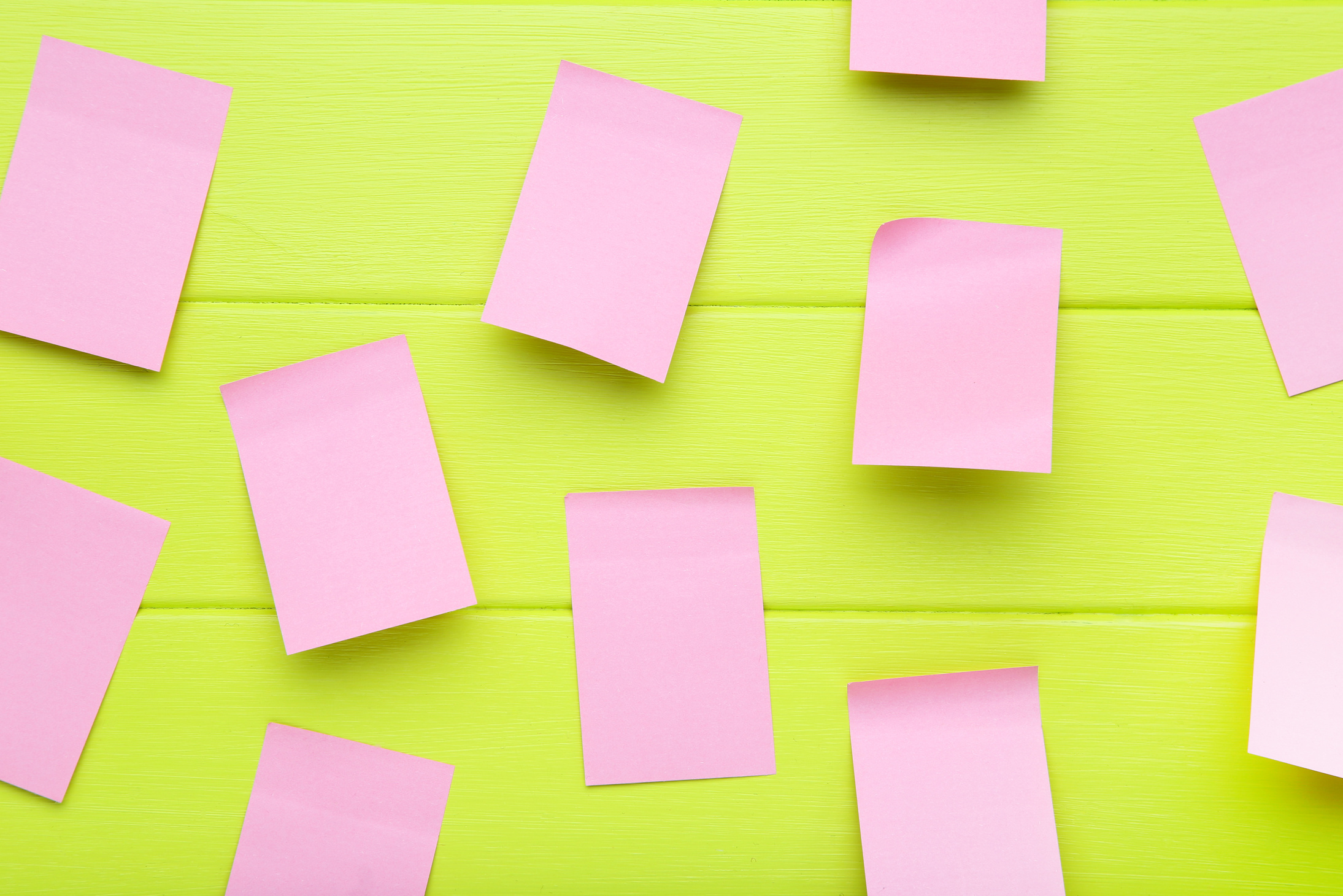 Paper sticky notes on green wooden table